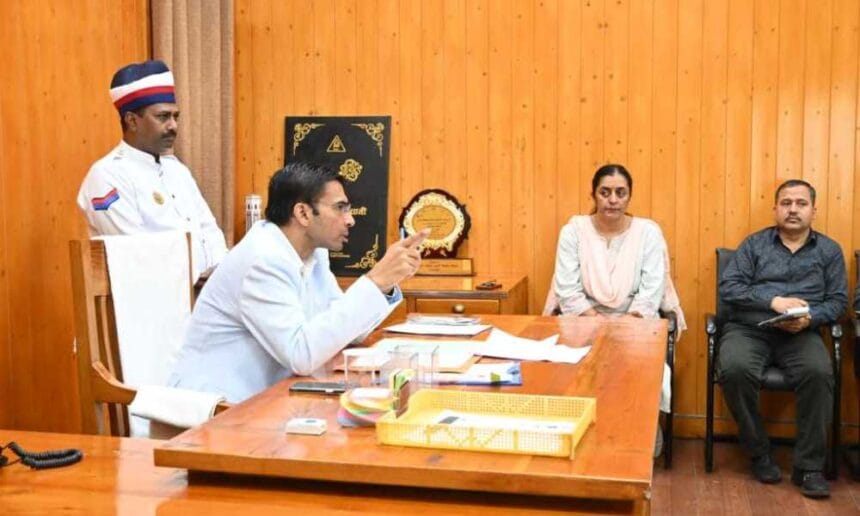 Uttarakhand News : डोर-टू-डोर कूड़ा उठान एवं निस्तारण न होने पर डीएम नाराज-Newsnetra 3 IMG 20241022 WA0031 1 1000x600 1