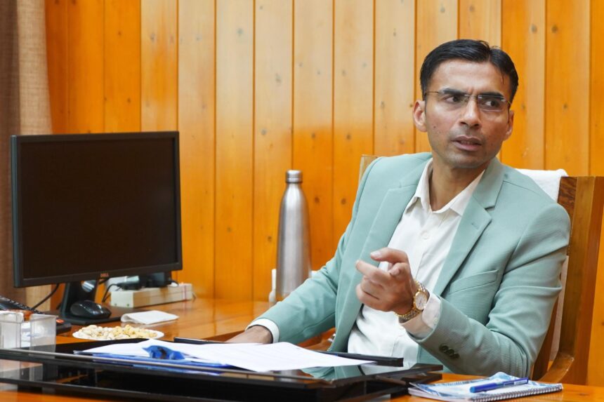 डीएम का सख्त एक्शन, शहर में 47 वार्डो में कूड़ा उठान हेतु निविदा आमंत्रित-Newsnetra 3 IMG 20241119 WA0000