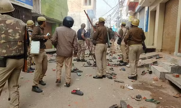 संभल की हिंसा: मस्जिद-मंदिर की राजनीति से झुलसती जिंदगी-Newsnetra 9 संभल की हिंसा: मस्जिद-मंदिर की राजनीति से झुलसती जिंदगी-Newsnetra