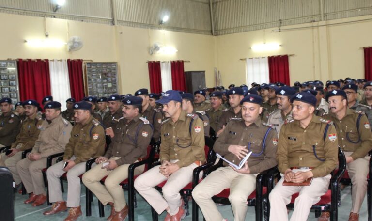 महापंचायत ड्यूटी में नियुक्त पुलिस बल को एसपी उत्तरकाशी द्वारा किया गया बीफ्र-Newsnetra 18 WhatsApp Image 2024 11 30 at 17.36.01 3b335822