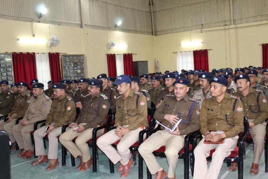 महापंचायत ड्यूटी में नियुक्त पुलिस बल को एसपी उत्तरकाशी द्वारा किया गया बीफ्र-Newsnetra 13 WhatsApp Image 2024 11 30 at 17.36.01 3b335822