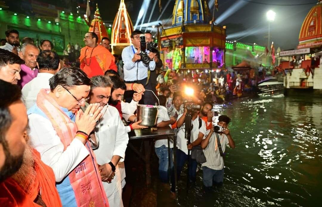 Uttarakhand News: हरिद्वार में आयोजित गंगा दीप महोत्सव कार्यक्रम- Newsnetra 8 fb img 17313390270694914383878751699211