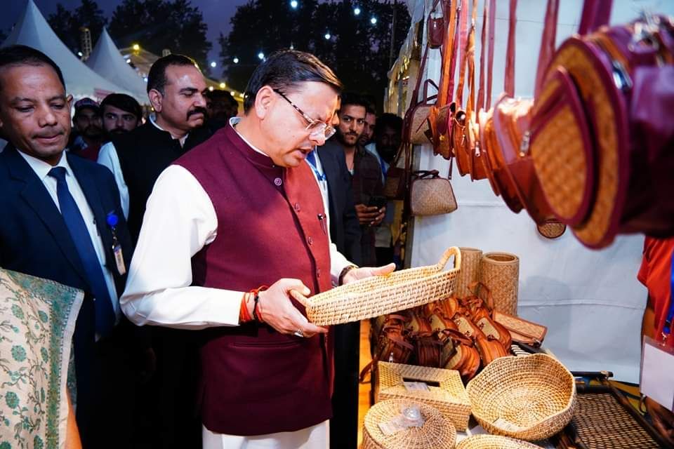 मुख्यमंत्री धामी ने ओ.एन.जी.सी स्टेडियम, देहरादून में राज्य जनजातीय शोध संस्थान द्वारा आयोजित 'आदि गौरव महोत्सव' कार्यक्रम में प्रतिभाग किया-Newsnetra 5 fb img 17316831141036629376117057481668