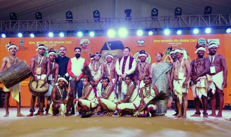 मुख्यमंत्री धामी ने ओ.एन.जी.सी स्टेडियम, देहरादून में राज्य जनजातीय शोध संस्थान द्वारा आयोजित 'आदि गौरव महोत्सव' कार्यक्रम में प्रतिभाग किया-Newsnetra 7 fb img 1731683118011687407726598140997