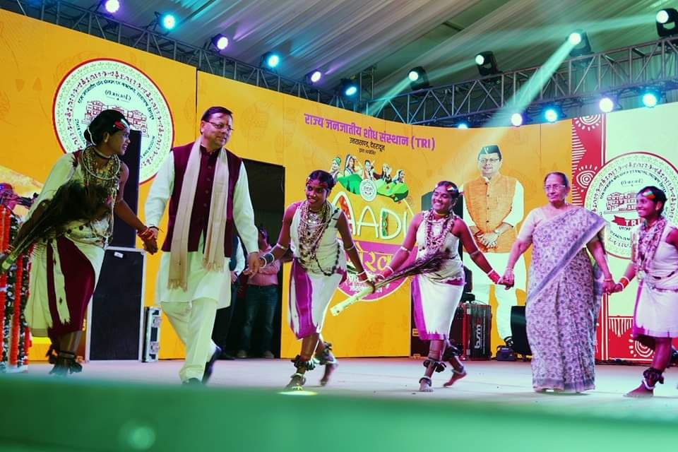 मुख्यमंत्री धामी ने ओ.एन.जी.सी स्टेडियम, देहरादून में राज्य जनजातीय शोध संस्थान द्वारा आयोजित 'आदि गौरव महोत्सव' कार्यक्रम में प्रतिभाग किया-Newsnetra 6 fb img 17316831198717889614471136487628