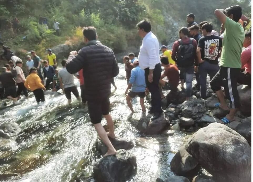 उत्तराखंड के अल्मोड़ा में भीषण बस हादसा: 38 लोगों की मौत, कई घायल-Newsnetra 4 image editor output image 1604991528 17307149834063383784842870279471