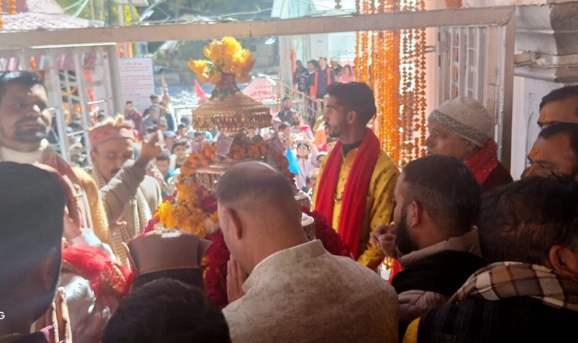Uttarakhand: गंगोत्री धाम के कपाट शीतकाल के लिए बन्द-Newsnetra 4 img 20241102 wa00015462284667627838880