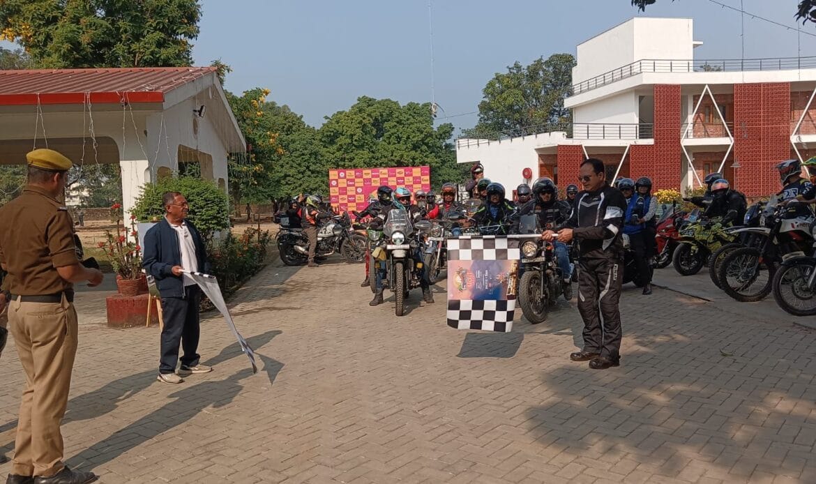 अमिताभ श्रीवास्तव, डीआईजी उत्तराखंड होमगार्ड्स ने सड़क सुरक्षा और यातायात प्रबंधन बाइक रैली को हरी झंडी दिखाकर रवाना किया-Newsnetra 5 img 20241108 wa00141208636787916199236