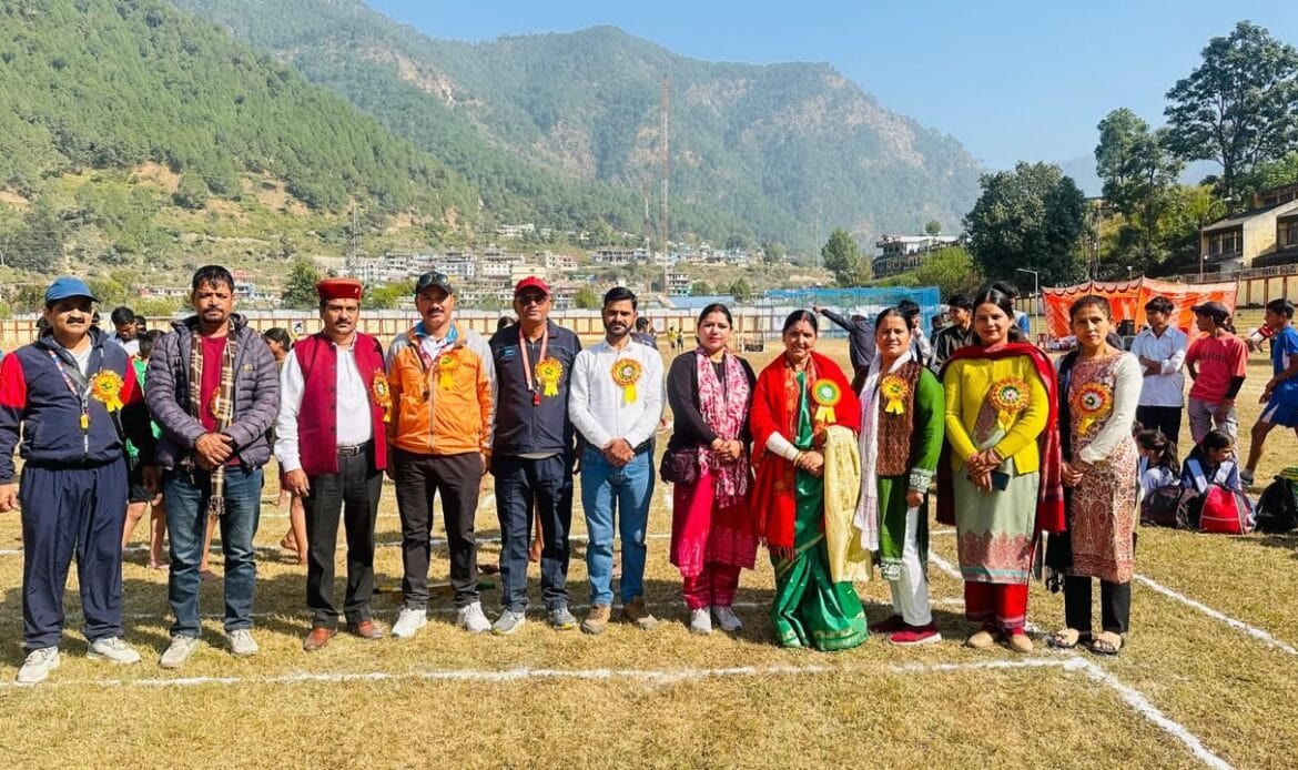 उत्तरकाशी खेल महाकुंभ का ब्लोक प्रमुख भट्टवाडी विनीता रावत ने किया शुभारंभ-Newsnetra 7 img 20241112 wa00115644633927754536926