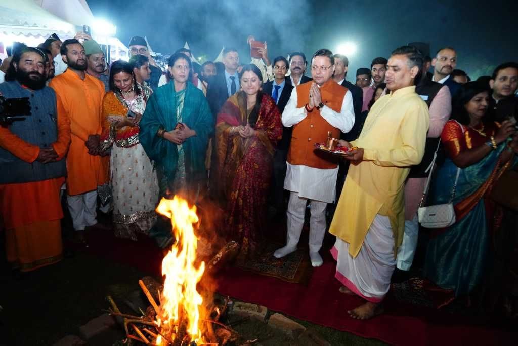Uttarakhand News: मुख्यमंत्री आवास में लोकपर्व ईगास बेहद सादगी से मनाया गया-Newsnetra 4 img 20241112 wa01581014675207375314612