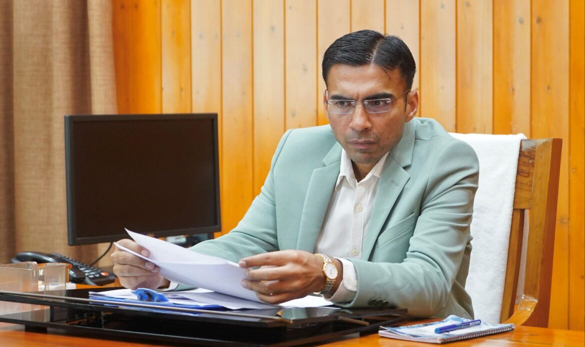 डीएम का सख्त एक्शन, शहर में 47 वार्डो में कूड़ा उठान हेतु निविदा आमंत्रित-Newsnetra 4 img 20241119 wa00011435249715179365005