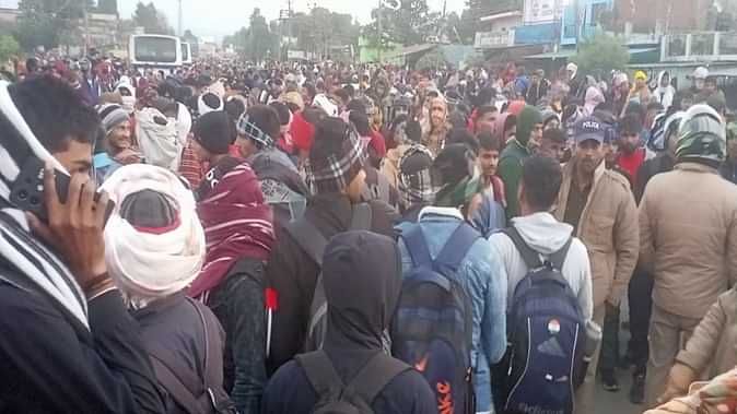Uttarakhand News: सेना भर्ती में शामिल होने उमड़े हजारों युवा, पिथौरागढ़ में अफरातफरी का माहौल-Newsnetra 5 sana bharata ma jata yava 60c405b1882a28a3a033dbb485b15c3c9135285137590152526