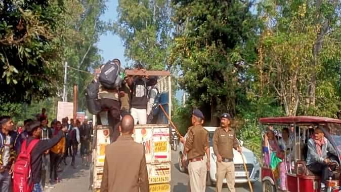 Uttarakhand News: सेना भर्ती में शामिल होने उमड़े हजारों युवा, पिथौरागढ़ में अफरातफरी का माहौल-Newsnetra 4 sana bharata ma jata yava 826e8a4066e4b5ce5c2aeef72a794ed14441906267851515454