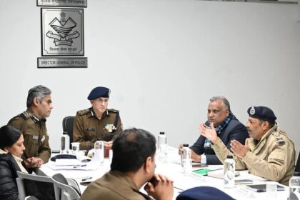 उत्तराखंड पुलिस: नए आपराधिक कानून, शीतकालीन चारधाम यात्रा और राष्ट्रीय खेलों की तैयारियों पर समीक्षा बैठक-Newsnetra 6 FB IMG 1735321198553