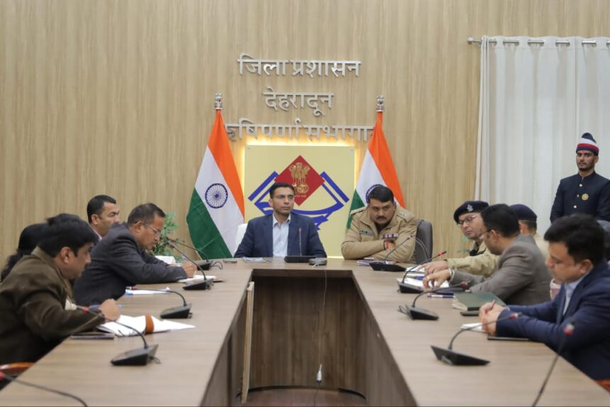 व्यवस्था ऐसी बने, न तो ब्रांड मसूरी खराब हो, और न ही पर्यटकों/स्थानियों को कोई दिक्कतःडीएम-Newsnetra 7 WhatsApp Image 2024 12 18 at 18.38.10 59ee42ef