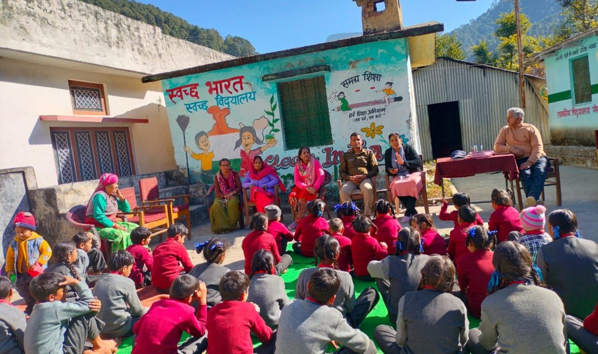 AHTU उत्तरकाशी की टीम ने स्कूली बच्चों को पढाया नशे व महिला सुरक्षा का पाठ-Newsnetra 4 img 20241203 wa00133681934166667042962