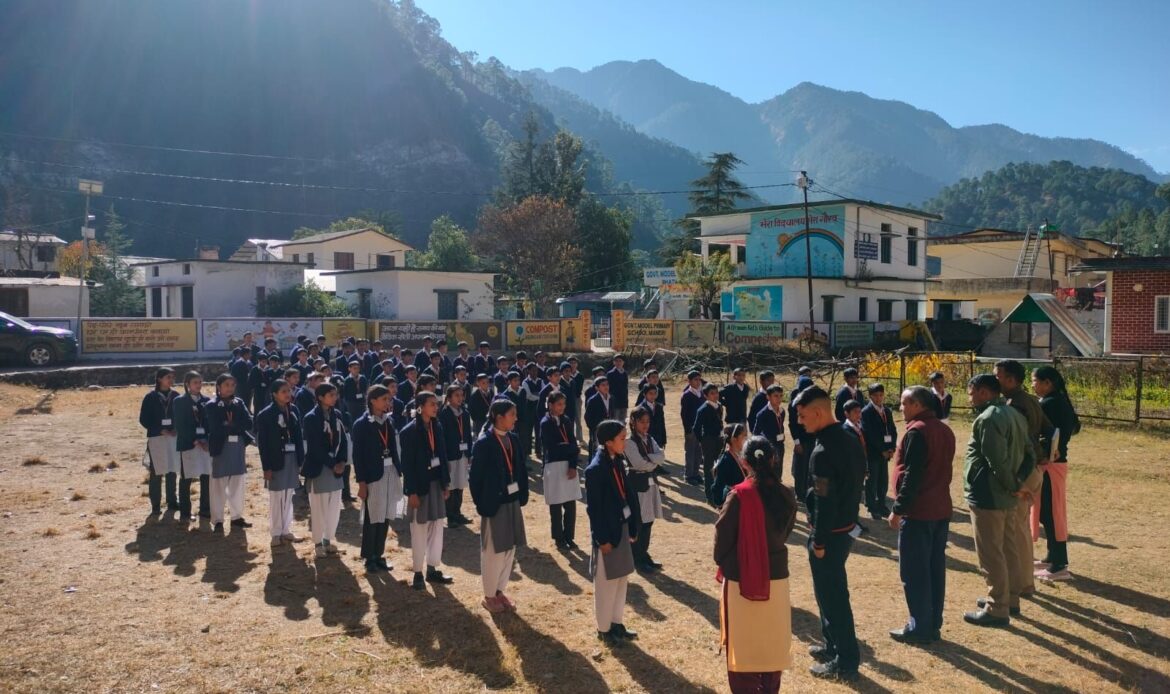 AHTU उत्तरकाशी की टीम ने स्कूली बच्चों को पढाया नशे व महिला सुरक्षा का पाठ-Newsnetra 5 img 20241203 wa00151316865717792220932