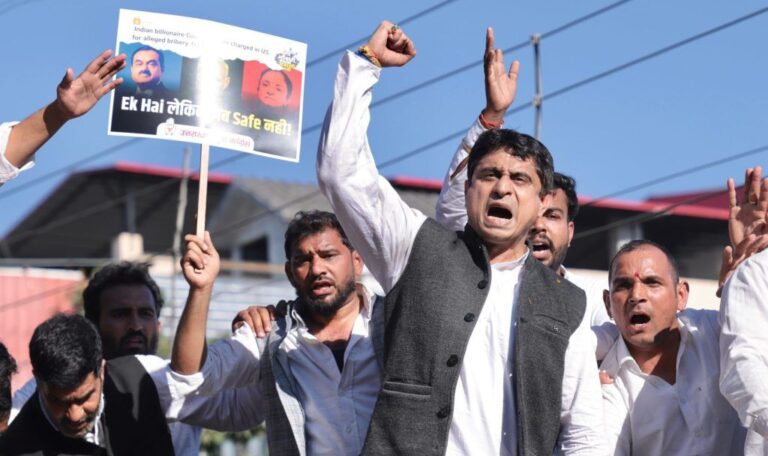 IYC अध्यक्ष उदय भानु चिब के नेतृत्व में उत्तराखंड युवा कांग्रेस ने "नशा नहीं, नौकरी दो" को लेकर "सचिवालय घेराव" किया-Newsnetra 5 img 20241204 wa0042 scaled6627547163850950178