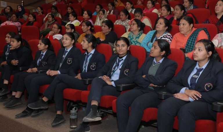 देवभूमि में निर्भय होकर कार्य करे मातृशक्ति, महिलाओं के विरुद्ध हिंसा उन्मूलन व लिंग समानता के लिए आयोग कर रहा काम : कुसुम कण्डवाल-Newsnetra 5 img 20241209 wa00116573988335112936719