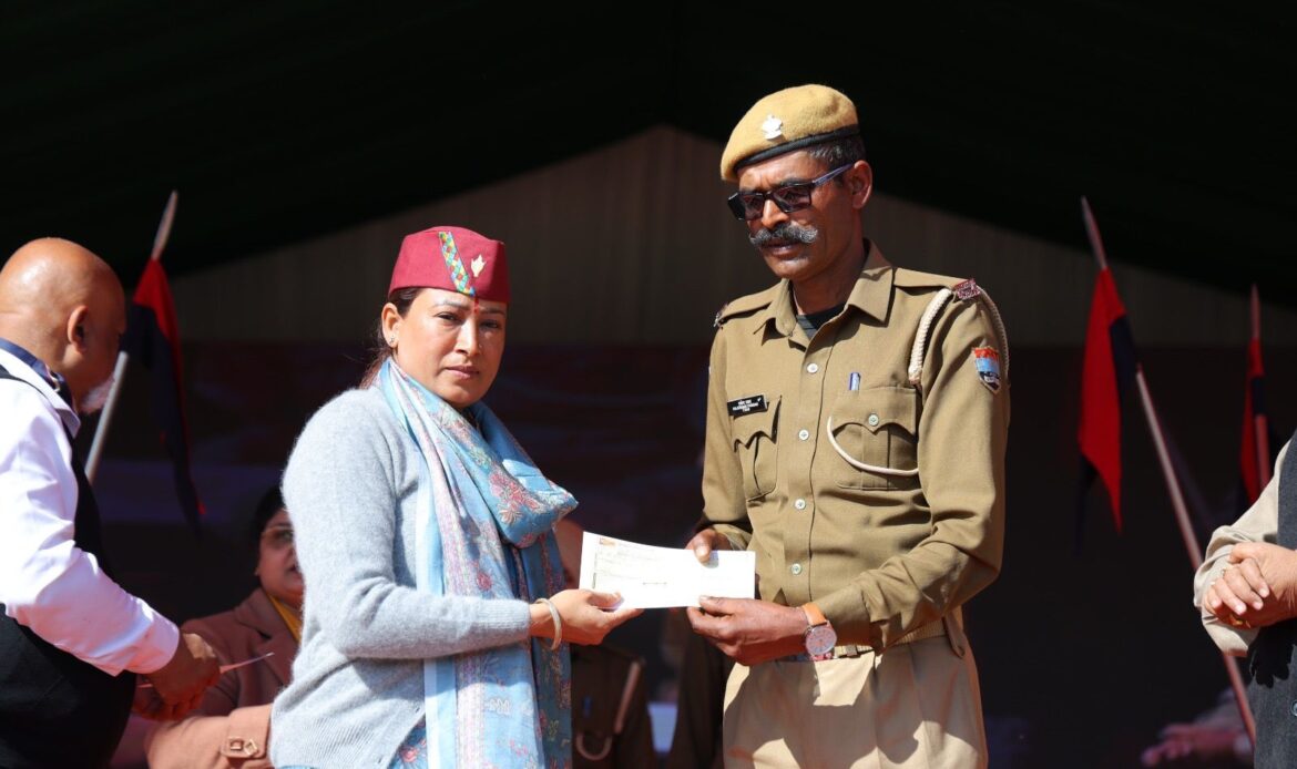 Uttarakhand News: प्रांतीय रक्षक दल विभाग ने भव्य रैतिक परेड के साथ मनाया स्थापना दिवस-Newsnetra 11 img 20241211 wa00077665234261009394618