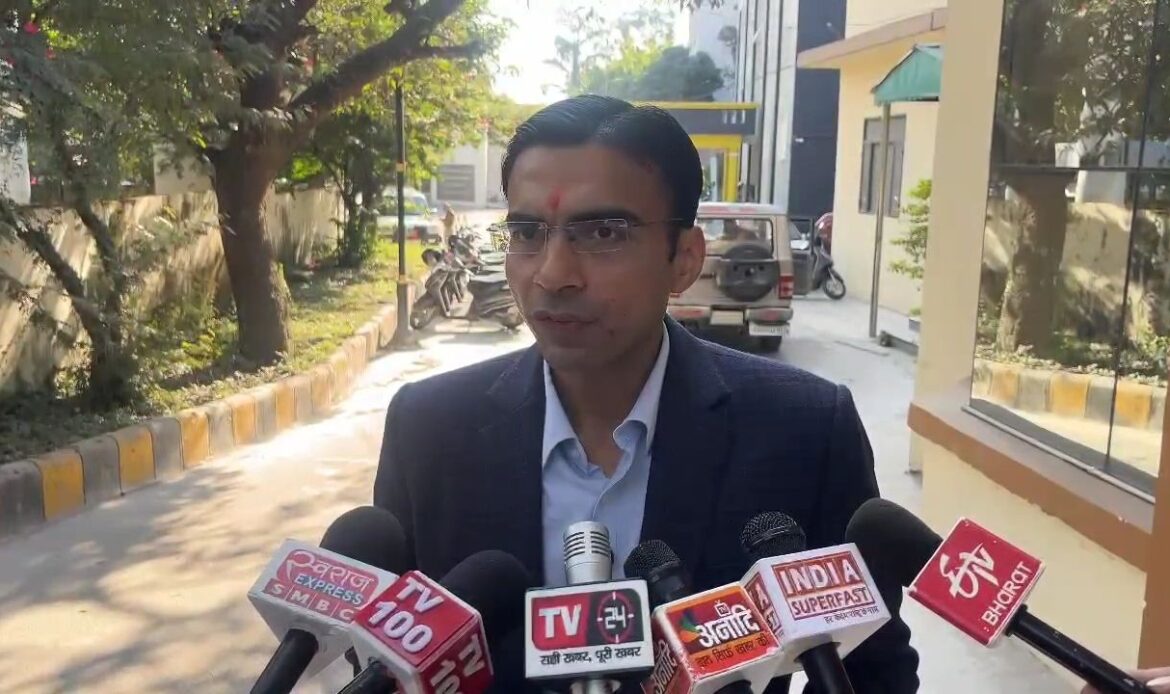 डीएम देहरादून की पहल राज्य के किसी जनपद में प्रथम बार विभिन्न क्षेत्रों से जुड़े समाजसेवी संगठनों, एवं बुद्धिजीवियों ने साझा किया एक मंच-Newsnetra 7 img 20241201 112407973002777501377943359