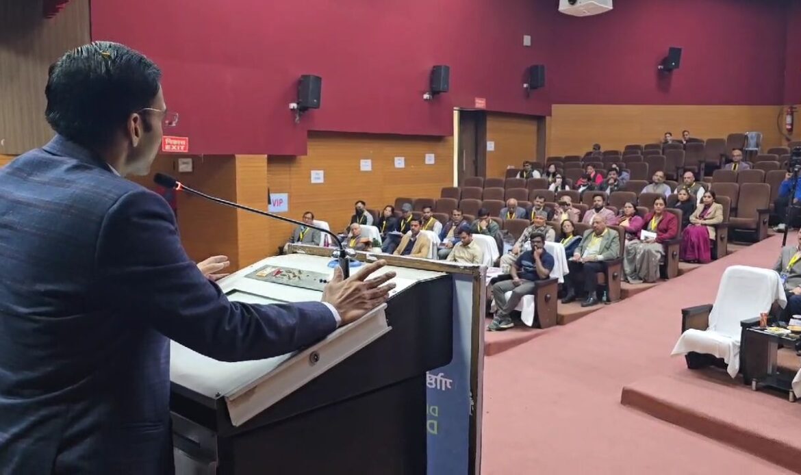 डीएम देहरादून की पहल राज्य के किसी जनपद में प्रथम बार विभिन्न क्षेत्रों से जुड़े समाजसेवी संगठनों, एवं बुद्धिजीवियों ने साझा किया एक मंच-Newsnetra 8 img 20241201 112430445373484296820382201