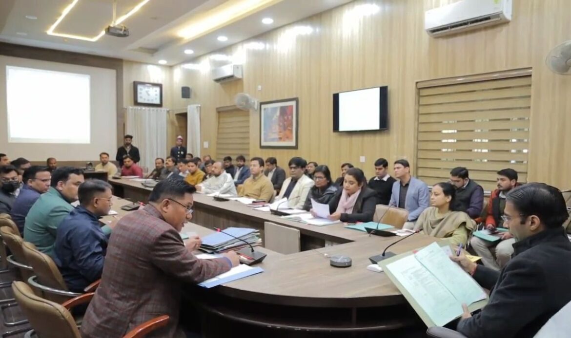 जनसमस्याओं के समाधान हेतु जनता की सीधी भागीदारी: रोड़ कटिंग और निर्माण कार्यों की अनुमति पर जिलाधिकारी की सख्ती- Newsnetra <br> 4 img 20241211 192535108422334464346798340