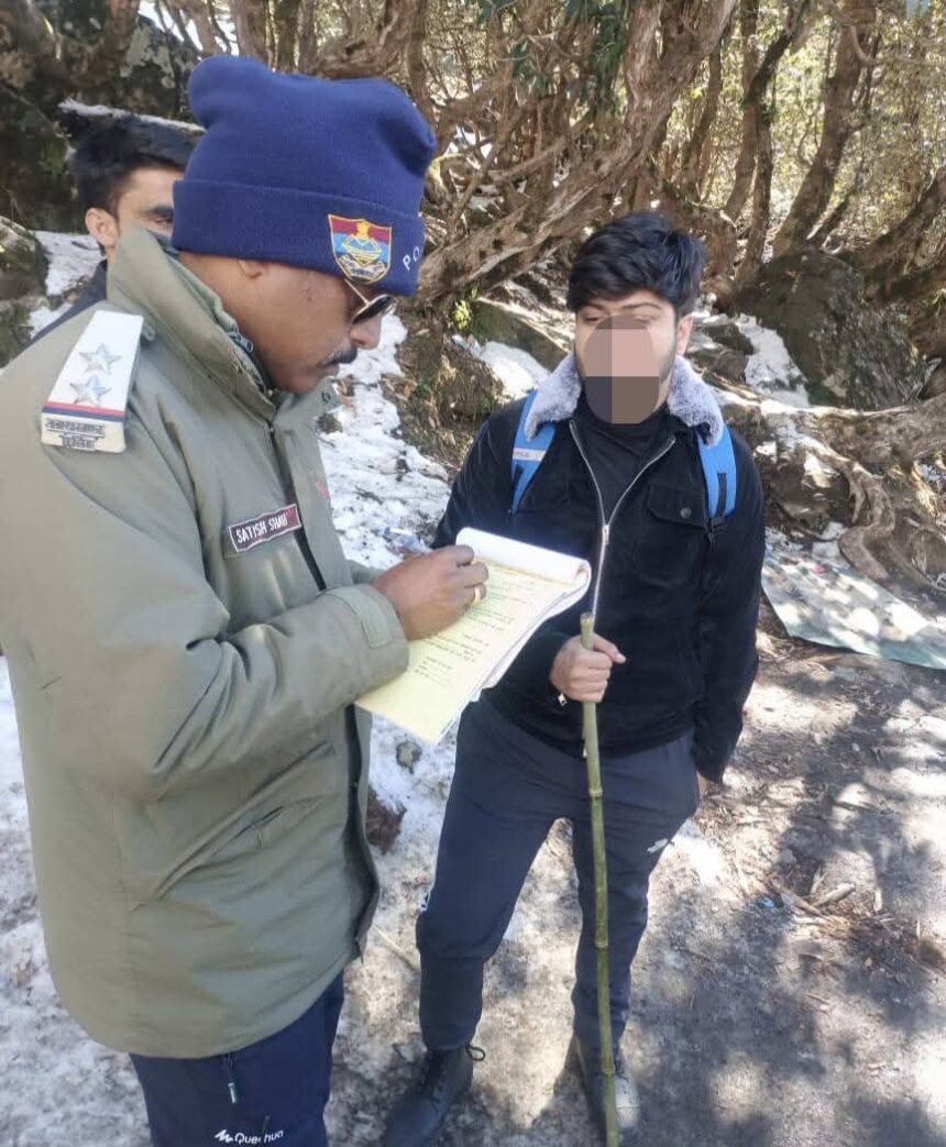 चोपता-तुंगनाथ ट्रैक पर शराब लेकर जाने वाले पर्यटक के खिलाफ कार्रवाई, ट्रैक पर जाने पर रोक-Newsnetra 3 FB IMG 1736096674008