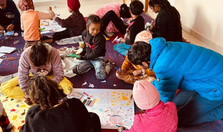 डीएम का साकार होता अभिनव प्रयास, भिक्षावृत्ति से संलिप्त बच्चे ने थामा पुस्तक कलाम-Newsnetra 37 IMG 20250101 WA0029