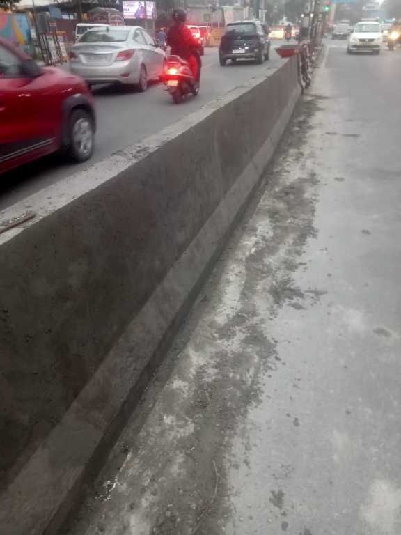 देहरादून में सड़क सुरक्षा को लेकर बड़ा कदम: राजपुर रोड पर ऊंचे डिवाइडर और स्पीड ब्रेकर से दुर्घटनाओं पर लगेगी लगाम-Newsnetra 3 IMG 20250109 WA0089