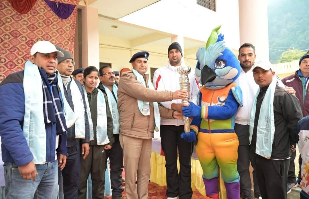 38वें राष्ट्रीय खेलों के सफल आयोजन हेतु खेल मैदान अगस्त्यमुनि में राष्ट्रीय खेलों की मशाल तेजस्विनी का किया गया भव्य स्वागत-Newsnetra 4 fb img 17366962148962115298392730652443