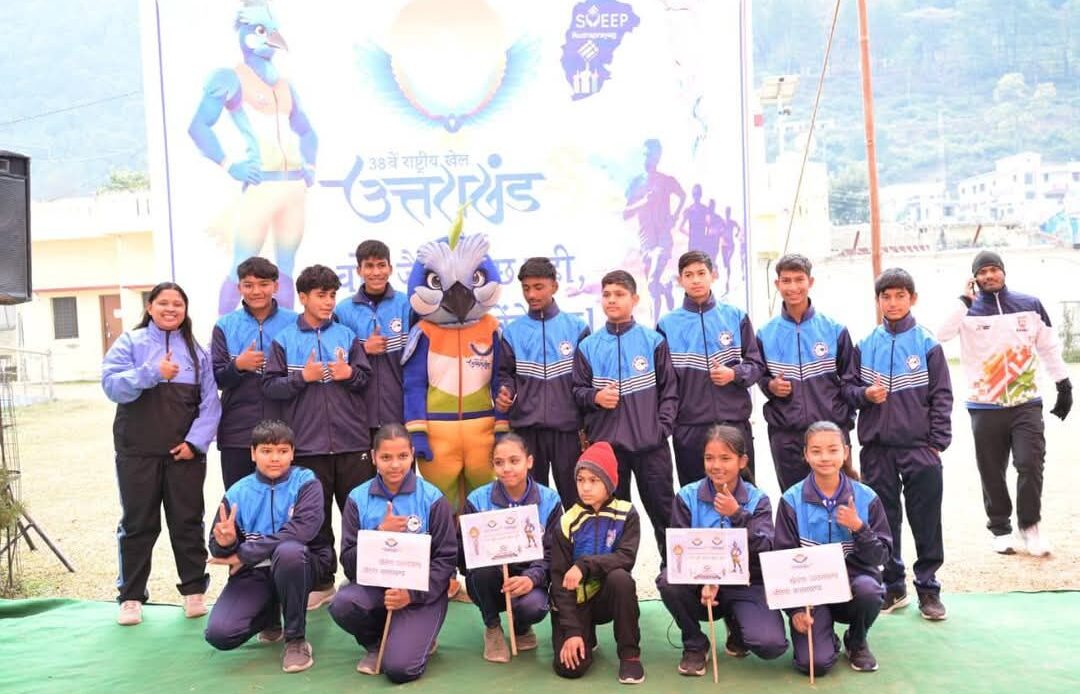38वें राष्ट्रीय खेलों के सफल आयोजन हेतु खेल मैदान अगस्त्यमुनि में राष्ट्रीय खेलों की मशाल तेजस्विनी का किया गया भव्य स्वागत-Newsnetra 10 fb img 17366962419052597305499025429227