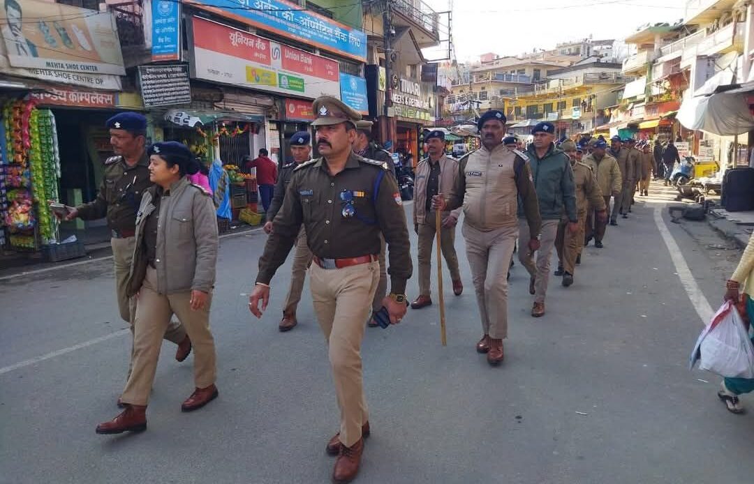 चुनाव सुरक्षा और नशा मुक्ति के लिए उत्तराखंड पुलिस का फ्लैग मार्च व जागरूकता अभियान-Newsnetra <br> 7 fb img 17367841743655215602730249048744