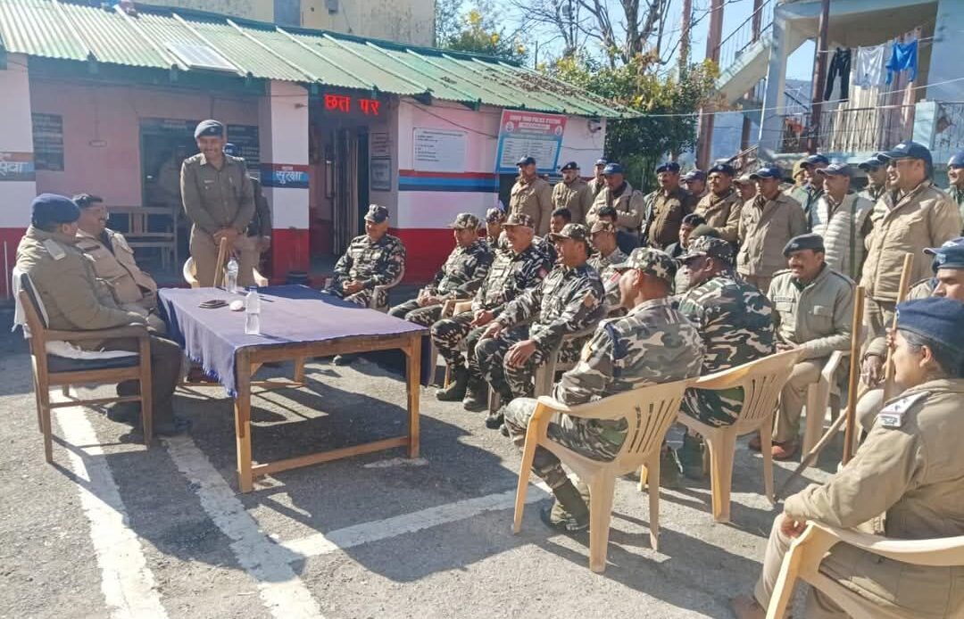 चुनाव सुरक्षा और नशा मुक्ति के लिए उत्तराखंड पुलिस का फ्लैग मार्च व जागरूकता अभियान-Newsnetra <br> 8 fb img 17367841776166247704435134429903