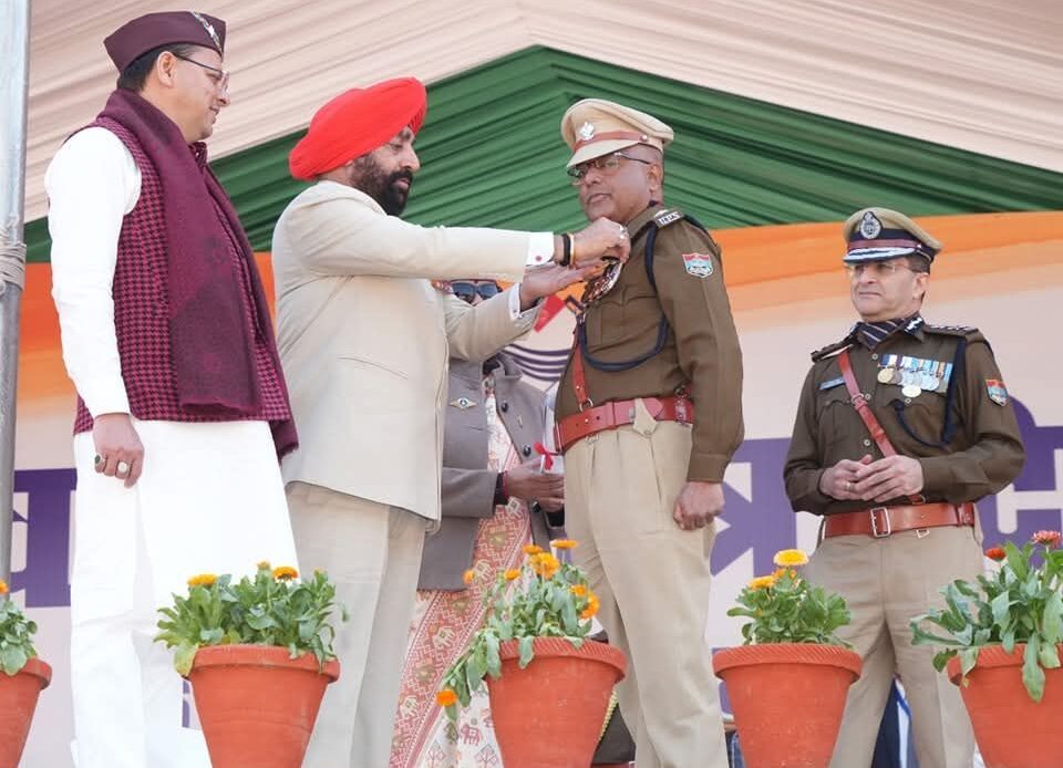 उत्तराखण्ड में गणतंत्र दिवस का भव्य समारोह, राज्यपाल ने फहराया तिरंगा-Newsnetra 7 fb img 17379105464067928857049151277440