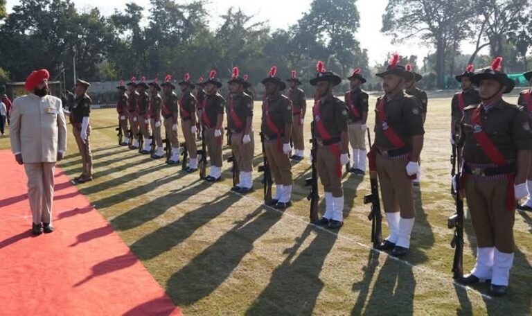 उत्तराखण्ड पुलिस ने मनाया 76वां गणतंत्र दिवस, उत्कृष्ट सेवा पदकों से सम्मानित हुए अधिकारी-Newsnetra 6 fb img 17379105559727534961116653863303