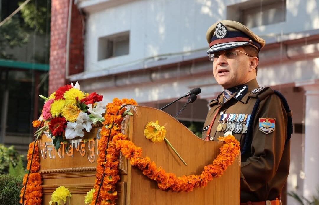 उत्तराखण्ड पुलिस ने मनाया 76वां गणतंत्र दिवस, उत्कृष्ट सेवा पदकों से सम्मानित हुए अधिकारी-Newsnetra 5 fb img 17379107994607303405411063071258