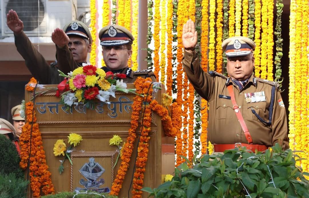 उत्तराखण्ड पुलिस ने मनाया 76वां गणतंत्र दिवस, उत्कृष्ट सेवा पदकों से सम्मानित हुए अधिकारी-Newsnetra 9 fb img 17379108097465120540785147647159