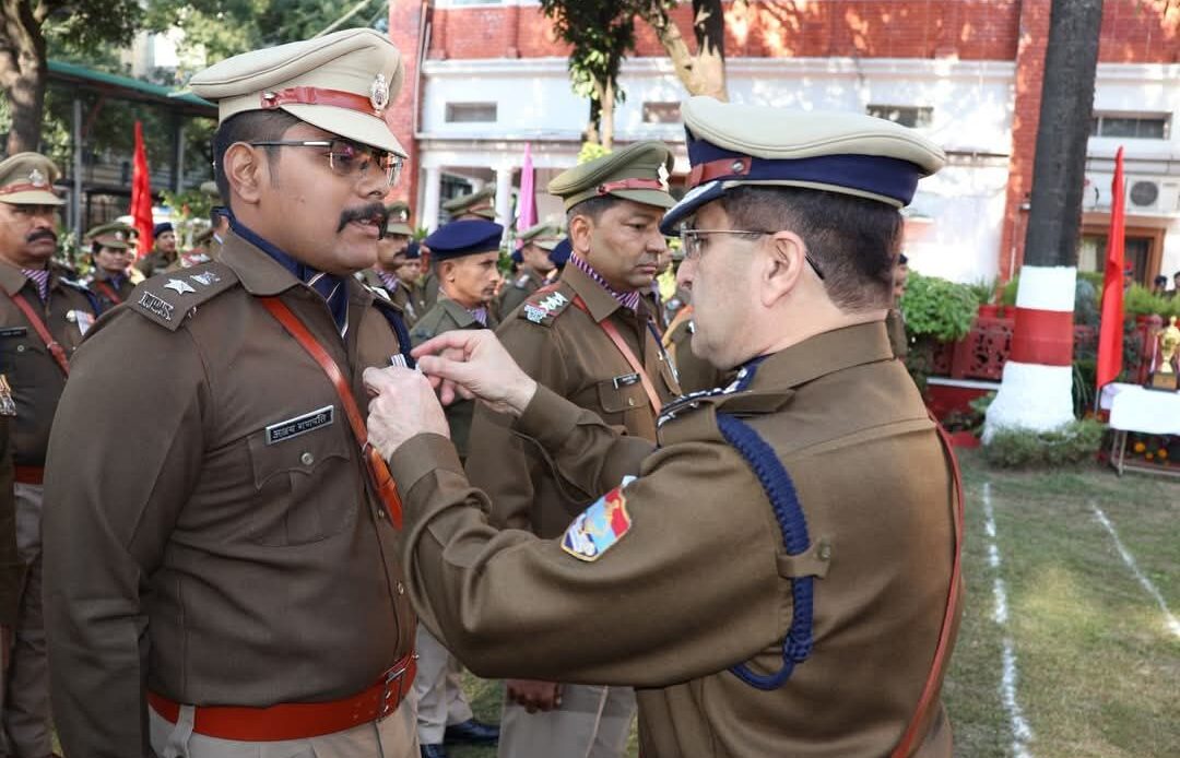 उत्तराखण्ड पुलिस ने मनाया 76वां गणतंत्र दिवस, उत्कृष्ट सेवा पदकों से सम्मानित हुए अधिकारी-Newsnetra 10 fb img 17379108139816931562396662496607