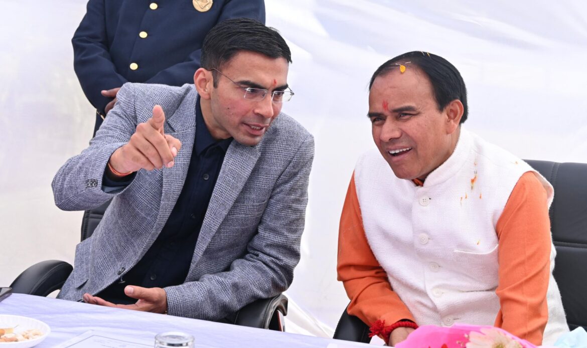 स्वास्थ्य मंत्री डॉ धन सिंह रावत ने किया डीएम की अभिनव पहल आधुनिक टीकाकरण केन्द्र लोकार्पण-Newsnetra 6 img 20250129 wa00142049108356128029898