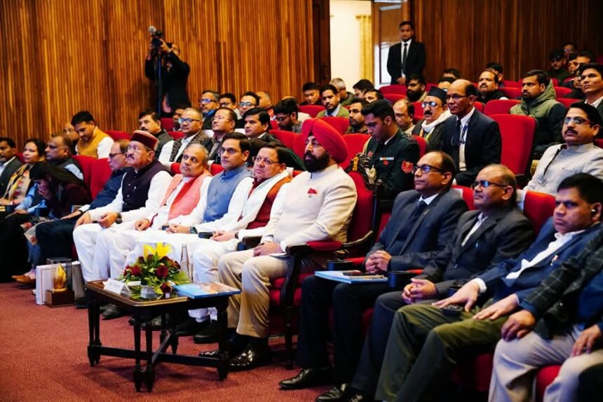 राजभवन में राज्यपाल और मुख्यमंत्री ने आपदा प्रबंधन पर कॉफी टेबल बुक का विमोचन किया-Newsnetra<br> 3 FB IMG 1740497166556