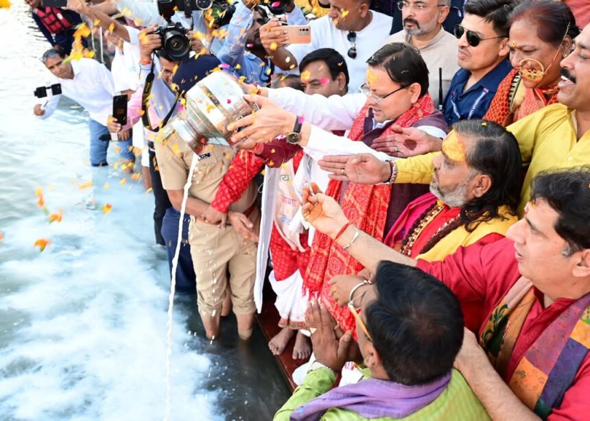 रुड़की में मुख्यमंत्री धामी ने की मां गंगा आरती का शुभारंभ: आस्था और पावनता का संदेश- Newsnetra<br> 3 FB IMG 1743353496631