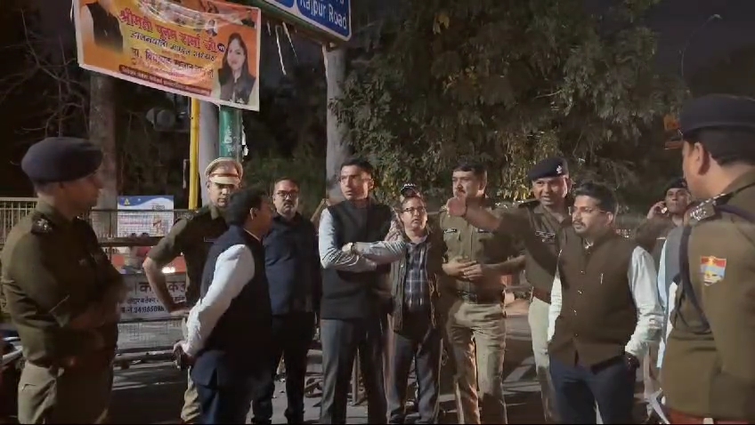 राज्य सरकार के तीन वर्ष पूर्ण होने पर आयोजित कार्यक्रम की तैयारियों का जिलाधिकारी व वरिष्ठ पुलिस अधीक्षक ने किया संयुक्त निरीक्षण-Newsnetra<br> 3 IMG 20250321 22080733