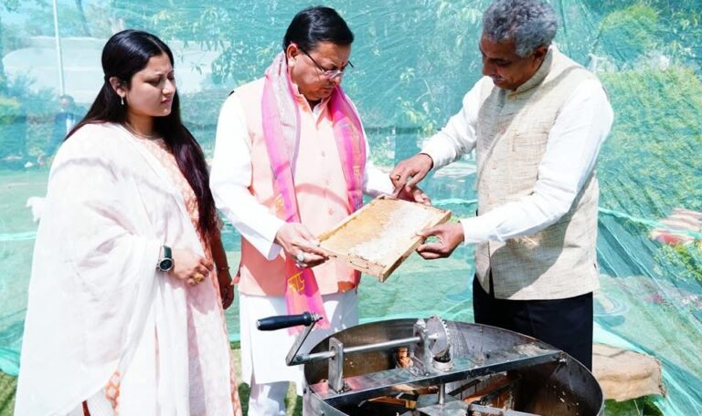 मुख्यमंत्री आवास परिसर में शहद निष्कासन कार्य प्रारंभ, हर वर्ष शहद महोत्सव आयोजित करने के निर्देश-Newsnetra 5 fb img 17423038827402299927447044079795