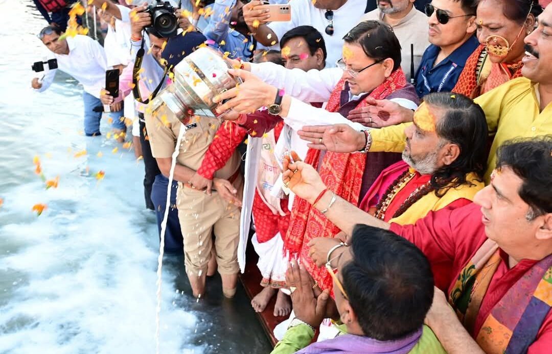 रुड़की में मुख्यमंत्री धामी ने की मां गंगा आरती का शुभारंभ: आस्था और पावनता का संदेश- Newsnetra<br> 7 fb img 17433534966314848636649236047150
