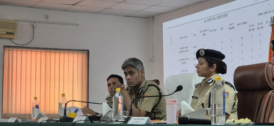 ADG लॉ एंड ऑडर ने हल्द्वानी में जनपद नैनीताल और ऊधमसिंहनगर के राजपत्रित अधिकारियों के साथ की अपराध समीक्षा बैठक- Newsnetra 4 fb img 17433564954033127153405855910406
