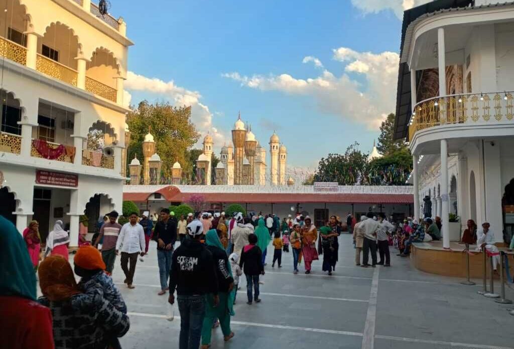 श्री दरबार साहिब में श्रद्धा और उल्लास का संगम, मेले की रौनक चरम पर-Newsnetra 4 img 20250315 wa00697301778554401435428