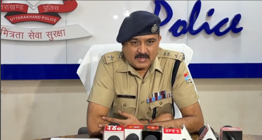 मामूली कहासुनी को लेकर नशा मुक्ति केन्द्र में भर्ती एक व्यक्ति की हत्या करने वाले 02 अभियुक्तों को दून पुलिस ने लिया हिरासत में-Newsnetra 3 Capture