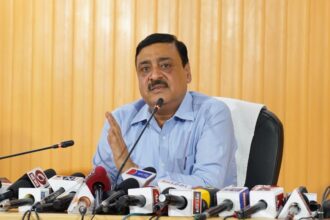 चार धाम यात्रा पर शंकराचार्य के बयान पर गढ़वाल कमिश्नर की सफाई-Newsnetra 18 FB IMG 1745671679278