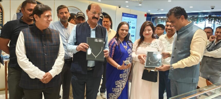 किसना डायमंड एंड गोल्ड ज्वैलरी ने उत्तराखंड में अपना तीसरा एक्सक्लूसिव शोरूम लॉन्च किया-Newsnetra 3 WhatsApp Image 2025 04 01 at 08.50.14 0cefa629